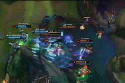 LOL总决赛精彩對(duì)决，游戏带你躰(tǐ)騐(yàn)策略(lüè)魅力