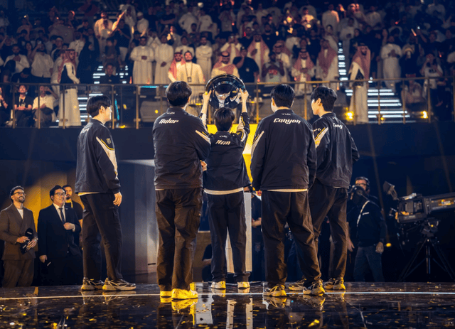 Chovy接班LOL第一人！连夺两座国际赛冠军，加冕世界第一中单