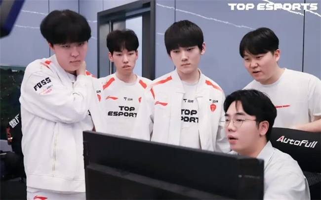 【一竞技1JingJi】LOL：Kanavi离谱发挥 TES面对LCK比赛全被零封！