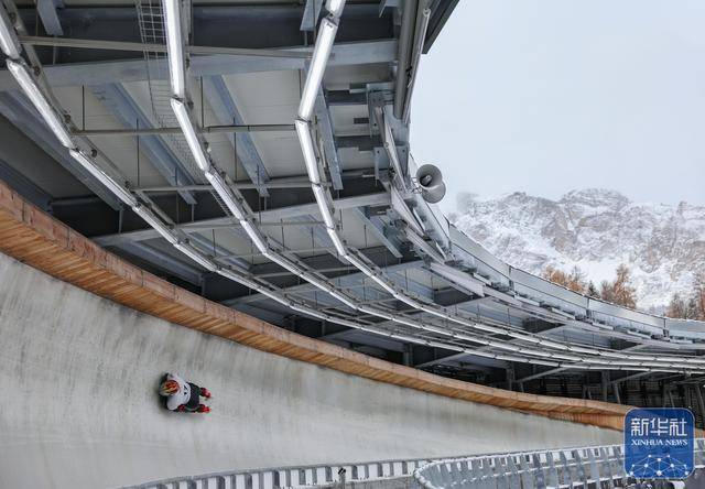 殷正获钢架雪车世界杯系列赛科尔蒂纳丹佩佐站男子个人赛季军
